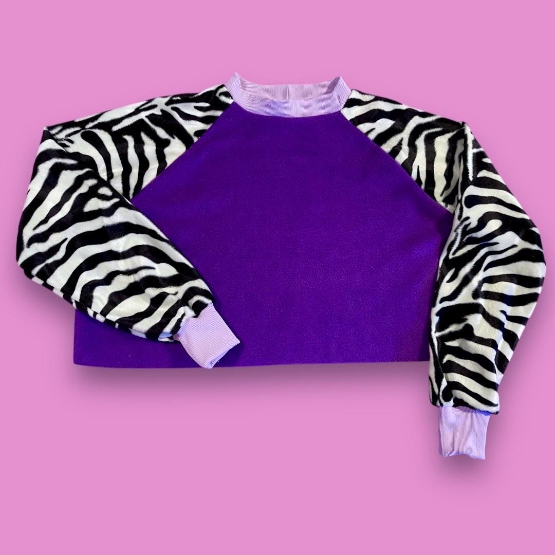 The *animal instinct* cropped crewneck